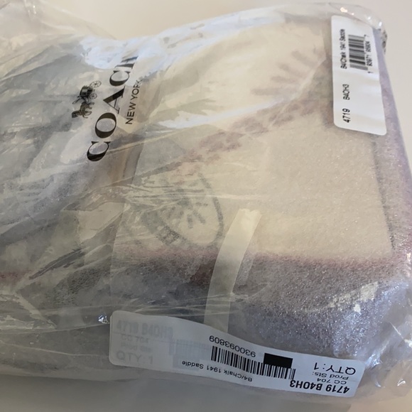 Coach Disney Mickey Mouse X Keith Haring Kisslock Bag Shoulder purse NWT Rare - Picture 7 of 8